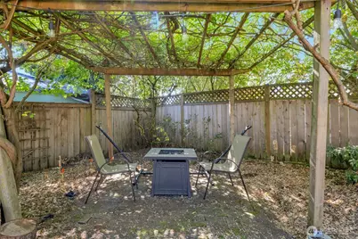 937 N 88th Street, Seattle, WA 98103 - Photo 24