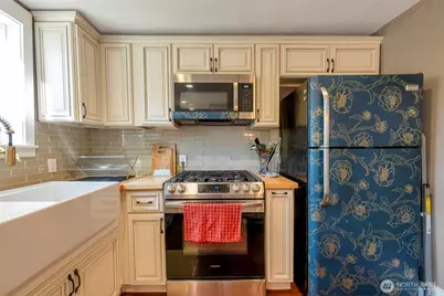 937 N 88th Street, Seattle, WA 98103 - Photo 8