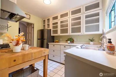 4204 11th Avenue NE #8, Seattle, WA 98105 - Photo 10