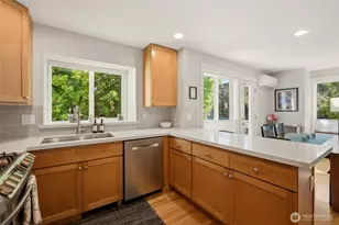 6800 Oswego Pl NE, Seattle, WA 98115 - Photo 6