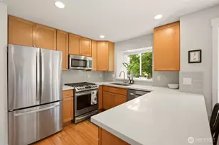 6800 Oswego Pl NE, Seattle, WA 98115 - Photo 8