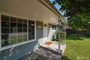 1206 S Walnut St, Burlington, WA 98233 - Photo 4