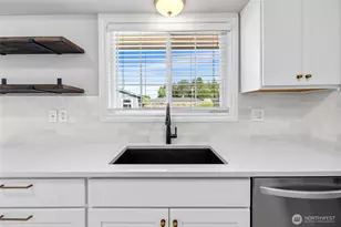 1206 S Walnut St, Burlington, WA 98233 - Photo 8