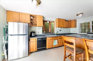 8730 Palatine Ave N, Seattle, WA 98103 - Photo 10