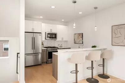 3613 Wallingford Avenue N, Seattle, WA 98103 - Photo 2