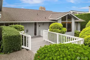 231 Skyline Dr, Edmonds, WA 98020 - Photo 2
