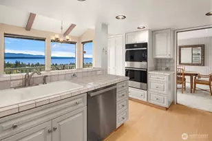 231 Skyline Dr, Edmonds, WA 98020 - Photo 12