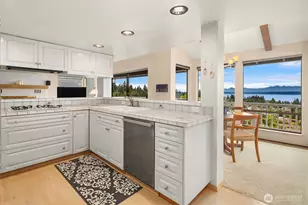 231 Skyline Dr, Edmonds, WA 98020 - Photo 10