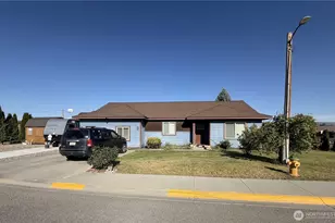 900 Wildwood Dr, Omak, WA 98841 - Photo 1