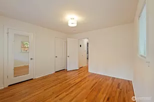 819 NE 100th St, Seattle, WA 98125 - Photo 10