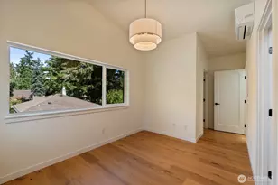 815 NE 100th St, Seattle, WA 98125 - Photo 14