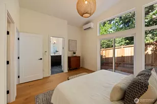 817 NE 100th St, Seattle, WA 98125 - Photo 12