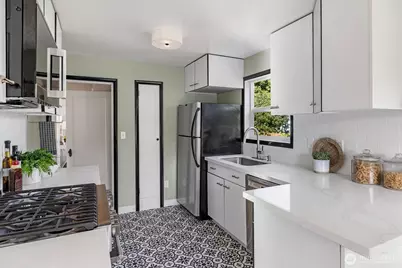 1022 NE 72nd Street, Seattle, WA 98115 - Photo 8