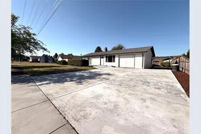 3430 Olive Way, Longview, WA 98632 - Photo 2