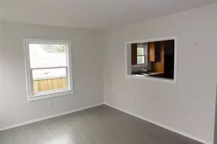411 7th St SE, Auburn, WA 98002 - Photo 2