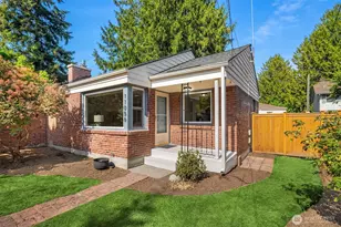 11056 Goodwin Way NE, Seattle, WA 98125 - Photo 2