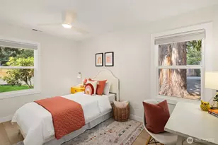 11056 Goodwin Way NE, Seattle, WA 98125 - Photo 16