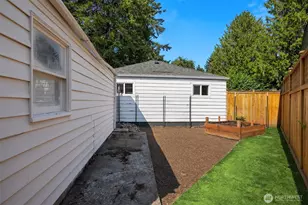 11056 Goodwin Way NE, Seattle, WA 98125 - Photo 24