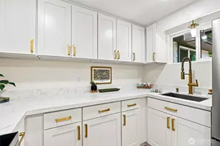 2538 NE 107th St, Seattle, WA 98125 - Photo 10