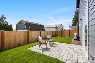 2402 Cleveland Ave, Everett, WA 98201 - Photo 6