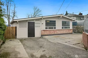 7226 33rd Ave S, Seattle, WA 98118 - Photo 2