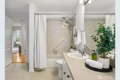1300 W Boston Street #24, Seattle, WA 98119 - Photo 18