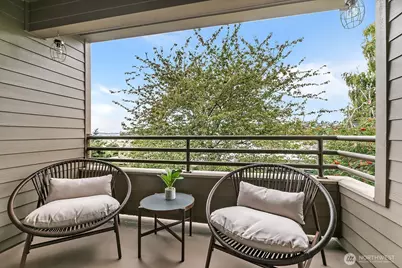 1300 W Boston Street #24, Seattle, WA 98119 - Photo 10