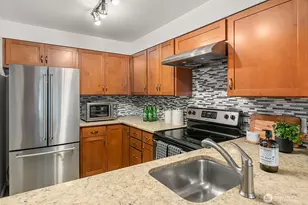 1300 W Boston St, Seattle, WA 98119 - Photo 4