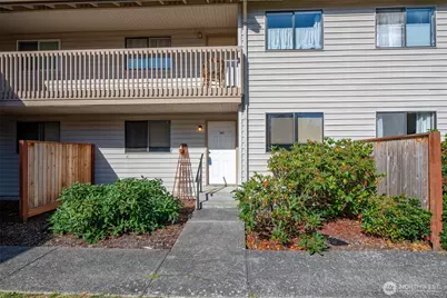 325 NE Kettle Street #105, Oak Harbor, WA 98277 - Photo 2