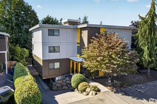 11535 Greenwood Ave N, Seattle, WA 98133 - Photo 2