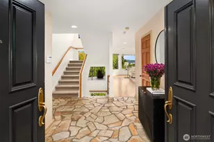 118 Highland Dr, Seattle, WA 98109 - Photo 2