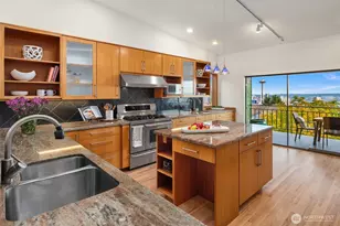 118 Highland Dr, Seattle, WA 98109 - Photo 16