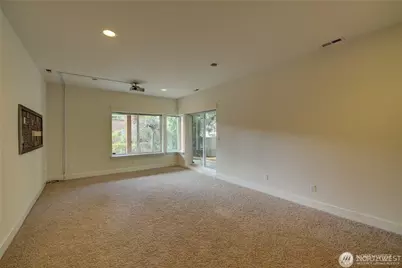 9425 110th Place NE, Kirkland, WA 98033 - Photo 10