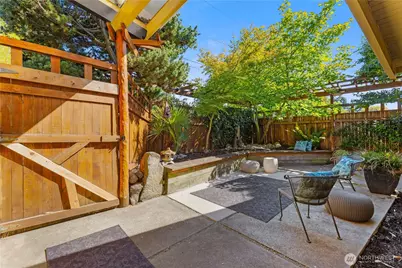 3016 47th Avenue SW, Seattle, WA 98116 - Photo 2