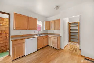 536 N 73rd St, Seattle, WA 98103 - Photo 10