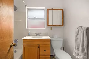 536 N 73rd St, Seattle, WA 98103 - Photo 14
