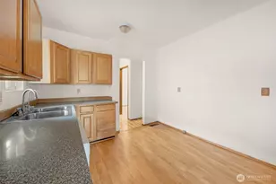 536 N 73rd St, Seattle, WA 98103 - Photo 8