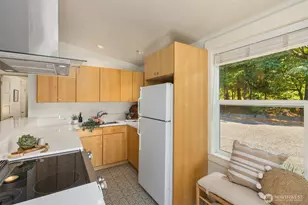1574 NE Park View Dr, Bainbridge Island, WA 98110 - Photo 4