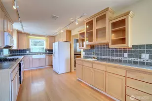 9942 Rainier Ave S, Seattle, WA 98118 - Photo 12