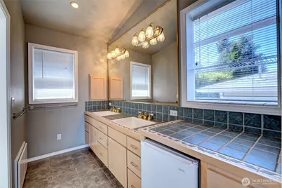 9942 Rainier Avenue S, Seattle, WA 98118 - Photo 14