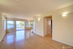 9942 Rainier Ave S, Seattle, WA 98118 - Photo 4