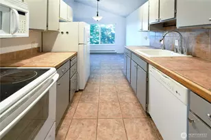 7924 212th St SW, Edmonds, WA 98026 - Photo 4