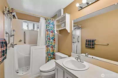 8621 Vistarama Avenue, Everett, WA 98208 - Photo 22