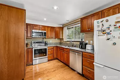 8621 Vistarama Avenue, Everett, WA 98208 - Photo 10