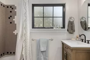 4311 NE 55th St, Seattle, WA 98105 - Photo 18
