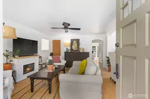 4311 NE 55th St, Seattle, WA 98105 - Photo 6