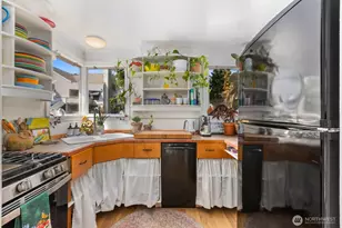 4311 NE 55th St, Seattle, WA 98105 - Photo 14