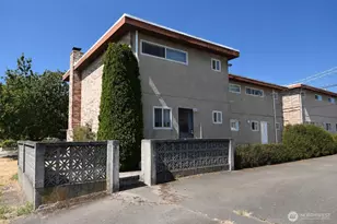 9200 Ashworth Ave N, Seattle, WA 98103 - Photo 2