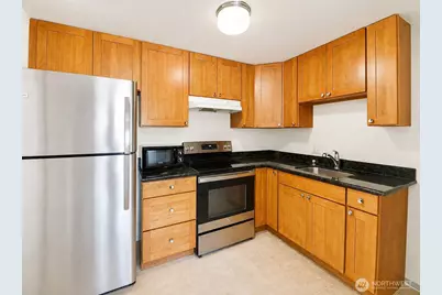 9208 Ashworth Avenue N, Seattle, WA 98103 - Photo 6
