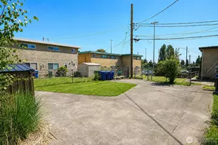 9208 Ashworth Ave N, Seattle, WA 98103 - Photo 2